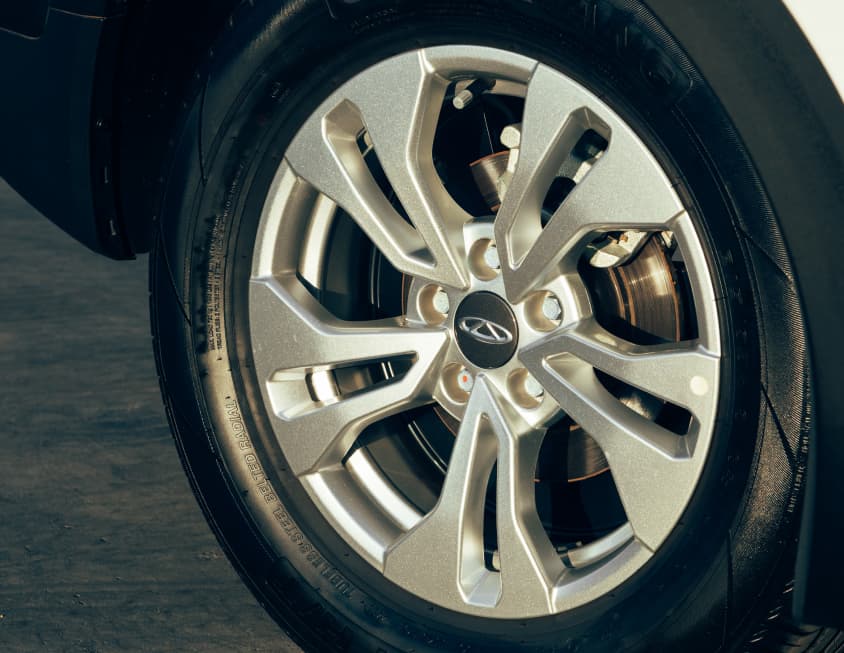 10-Spoke Alloy Wheels
